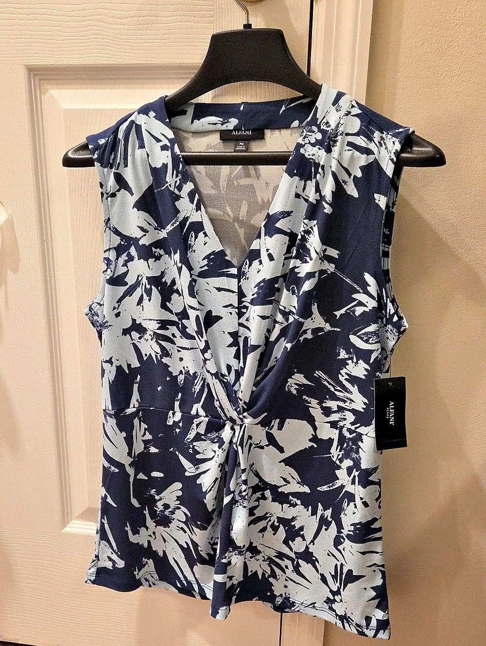 NWT Alfani Twist-Front Sleeveless Blouse Floral Dk Blue & Lt Blue Petite Medium